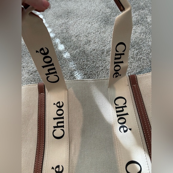 Beautiful tote! - Picture 4 of 7